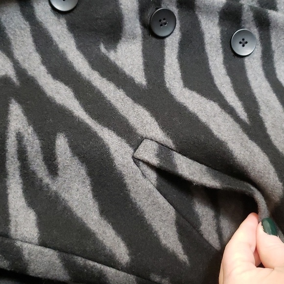 Torrid Jacquard Blazer Style Coat Black & Gray Tiger Stripes Print - 2X - Picture 4 of 8